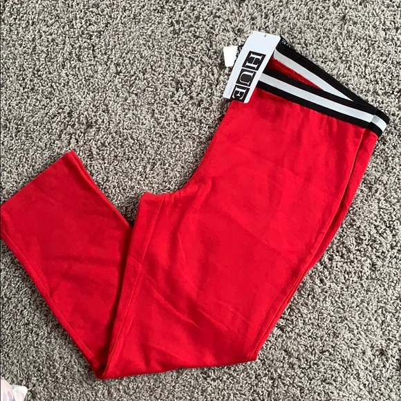 (2 for $6) Hue cotton Capri red leggings - Picture 1 of 4